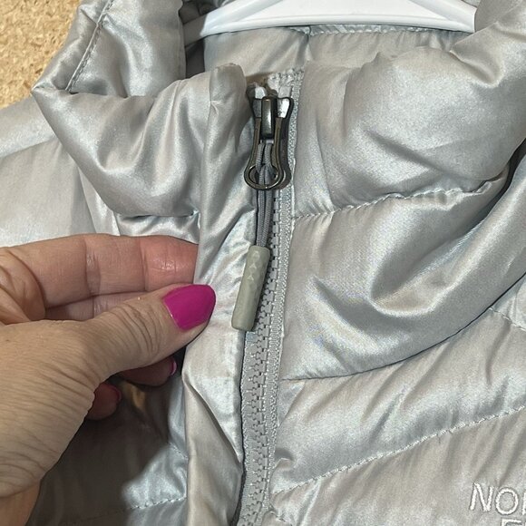 The North Face Vest Women’s Size S 550 Goose Down Puffer Gray Full Zip Aconcagua - Picture 8 of 14